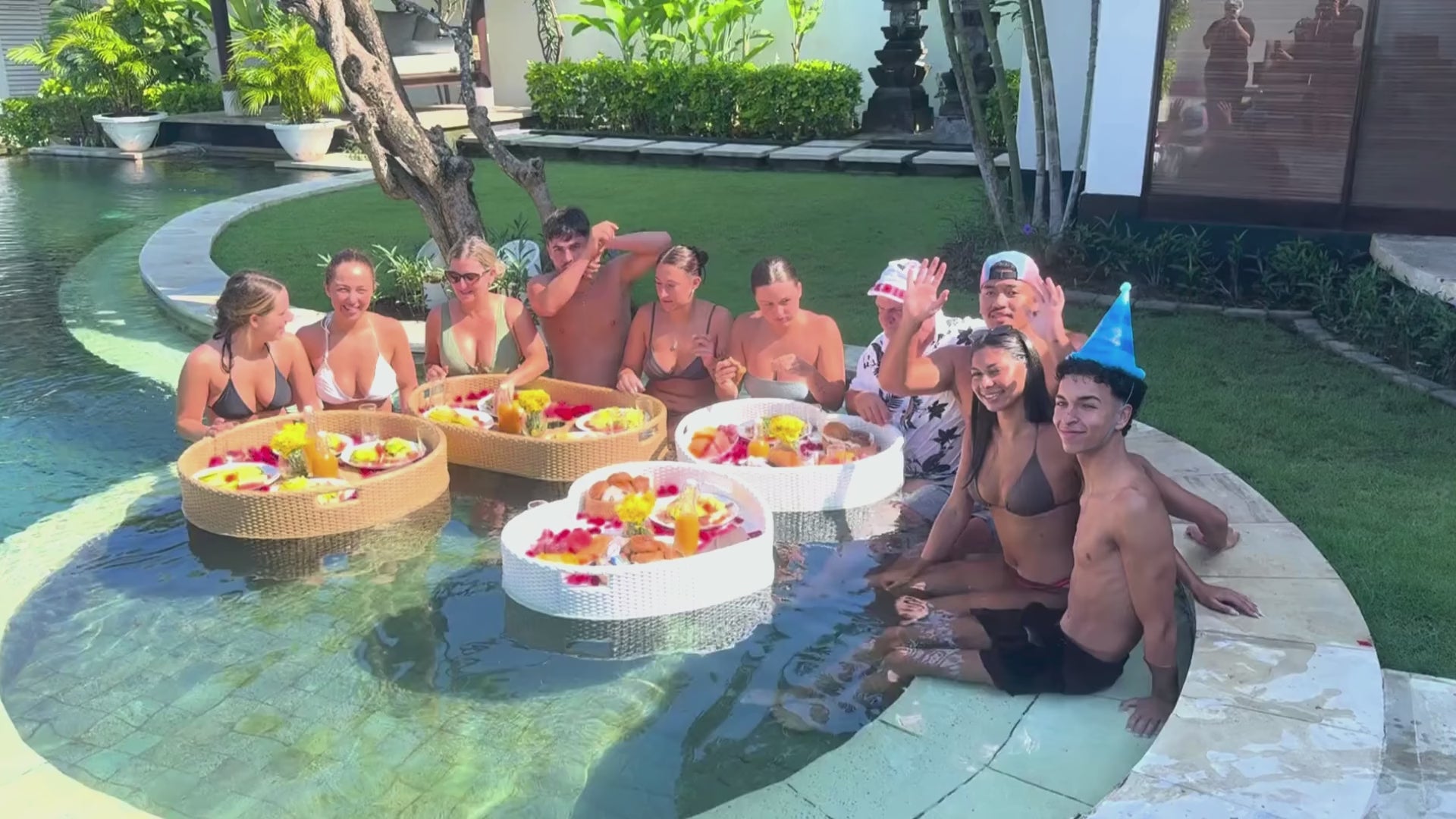 floating breakfast delivery bali group order for 10 people by Grazie Bali