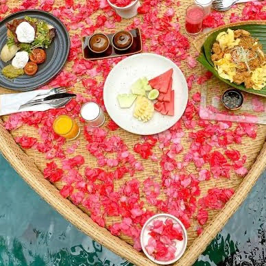 extra flower setup for floating breakfast tray in Bali