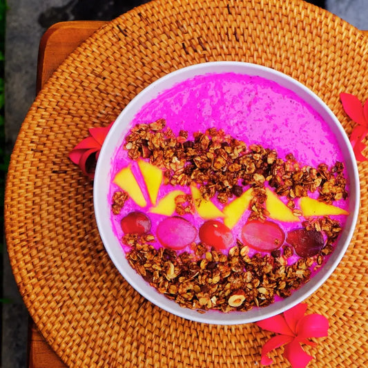 Vegan Floating Breakfast: Granola Smoothie Bowl